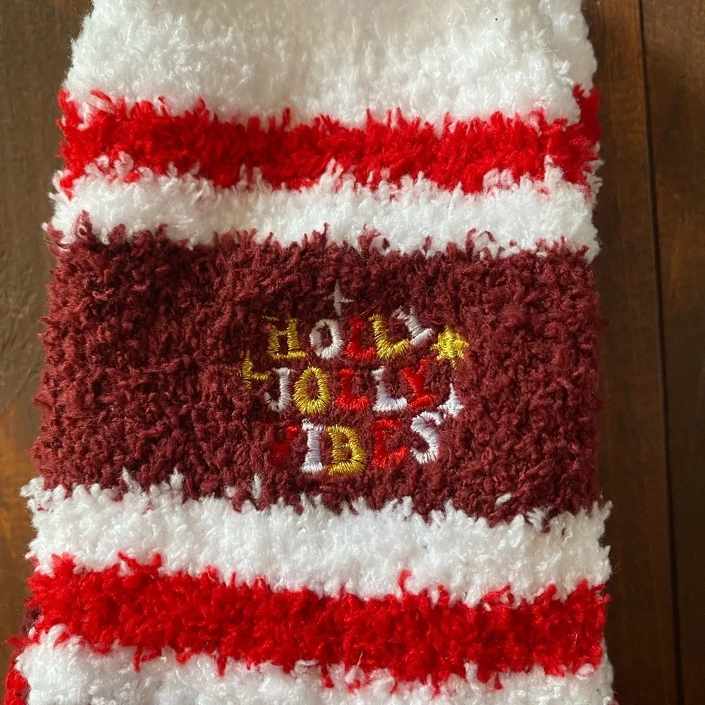 Women's Airplus Aloe Infused Socks Red Striped HOLLY JOLLY Fuzzy Winter Warm NEW